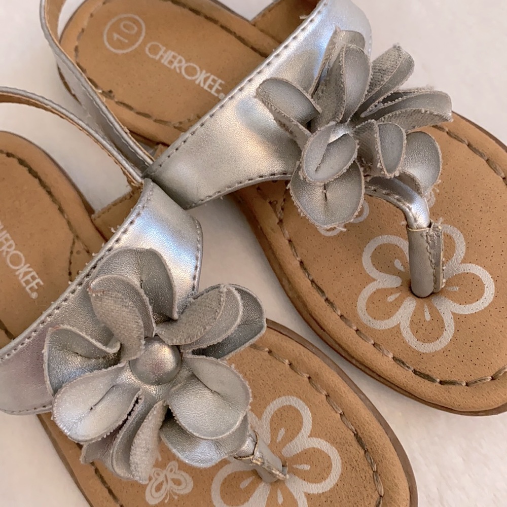 {Target} Cherokee | Silver Flower Spring/Summer Side Closure Sandal (10) - Picture 3 of 13